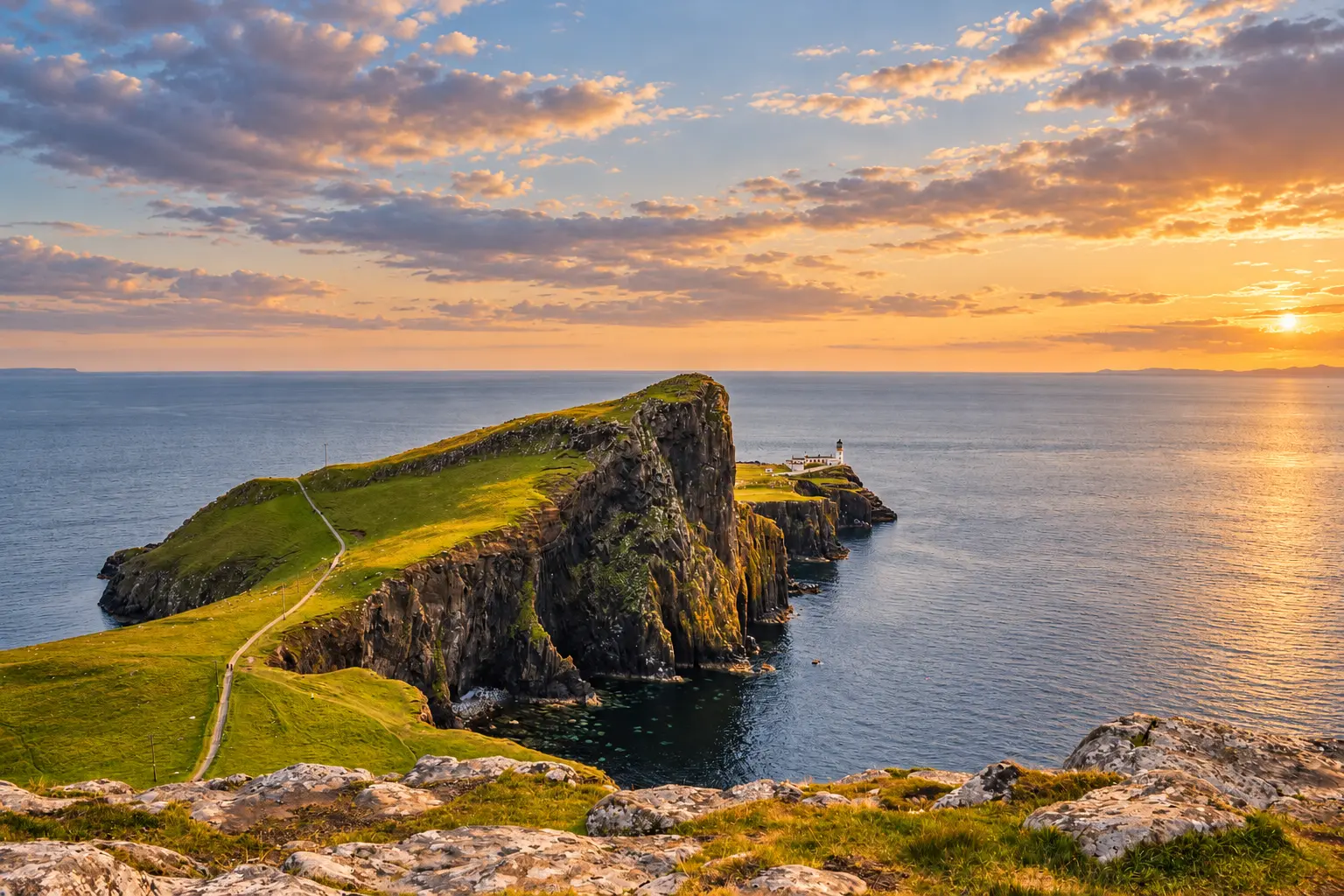 Neist Point Lighthouse, Isle of Skye: Walk & Viewpoint Guide